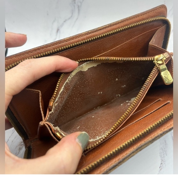 🔥🔥LOUIS VUITTON Zippy Long Wallet Portomone
Vintage Monogram LV - Picture 16 of 16